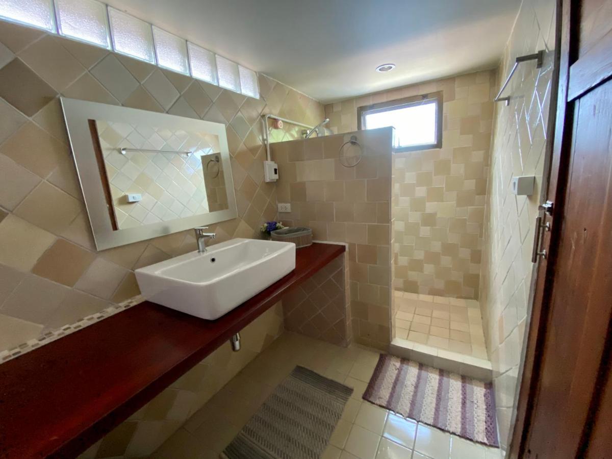 Tha Ma-O Bouteak Homestay - Self Check-In Lampang Eksteriør billede