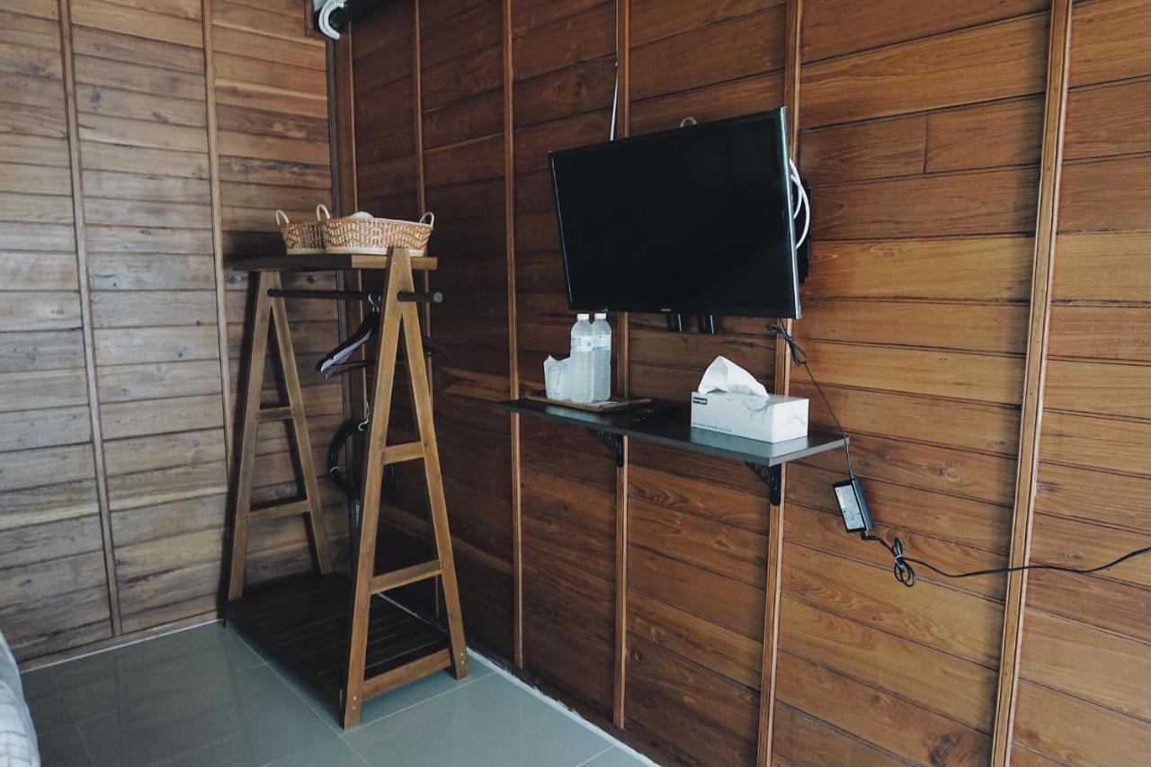 Tha Ma-O Bouteak Homestay - Self Check-In Lampang Eksteriør billede