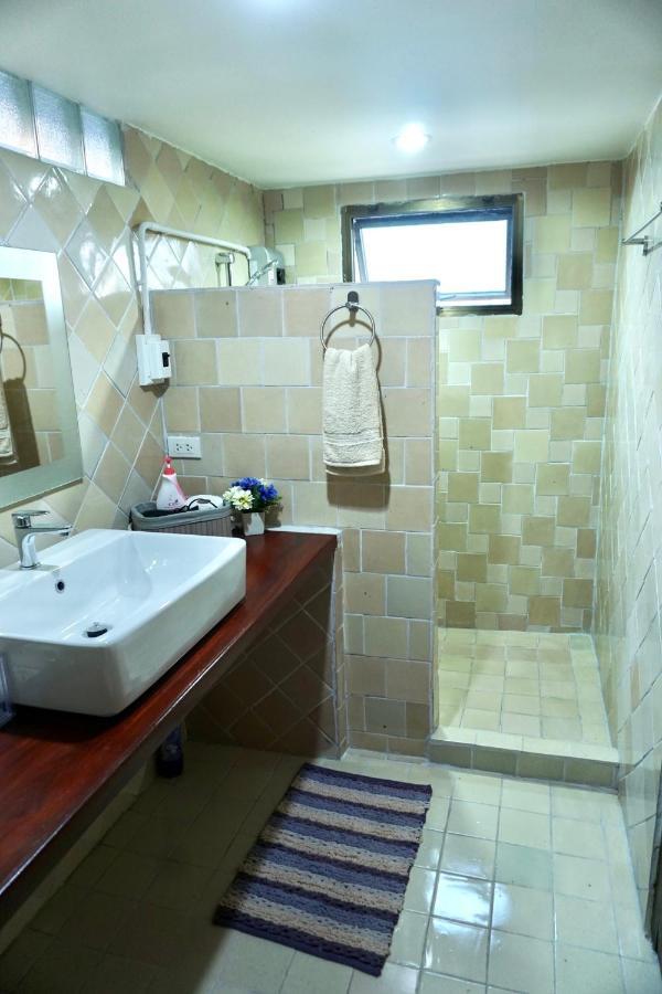 Tha Ma-O Bouteak Homestay - Self Check-In Lampang Eksteriør billede